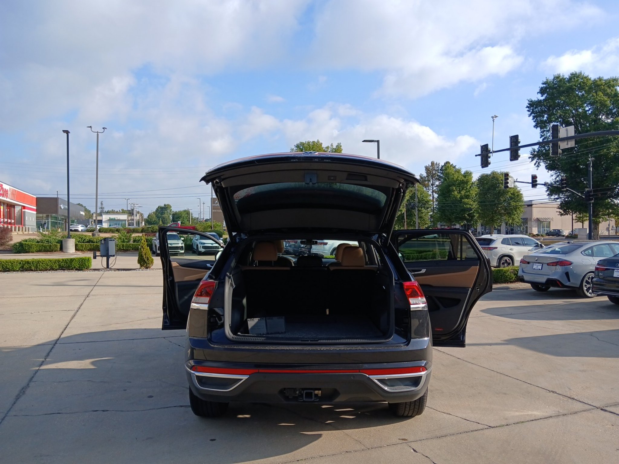 Certified 2025 Volkswagen Atlas Cross Sport SEL AWD/4WD image 24