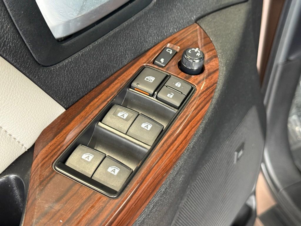 Used 2018 Toyota Sienna Limited Premium w/ Carpet Mat Package image 18