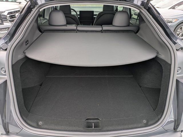 Used 2026 Tesla Model Y 2WD image 11