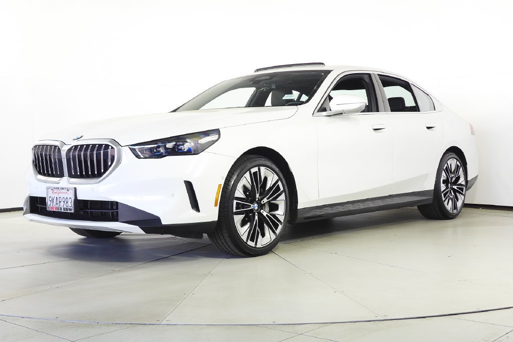Certified 2024 BMW 530i w/ Convenience Package RWD image 2