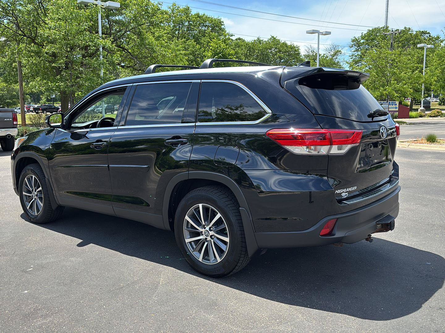 Used 2019 Toyota Highlander XLE AWD/4WD image 27