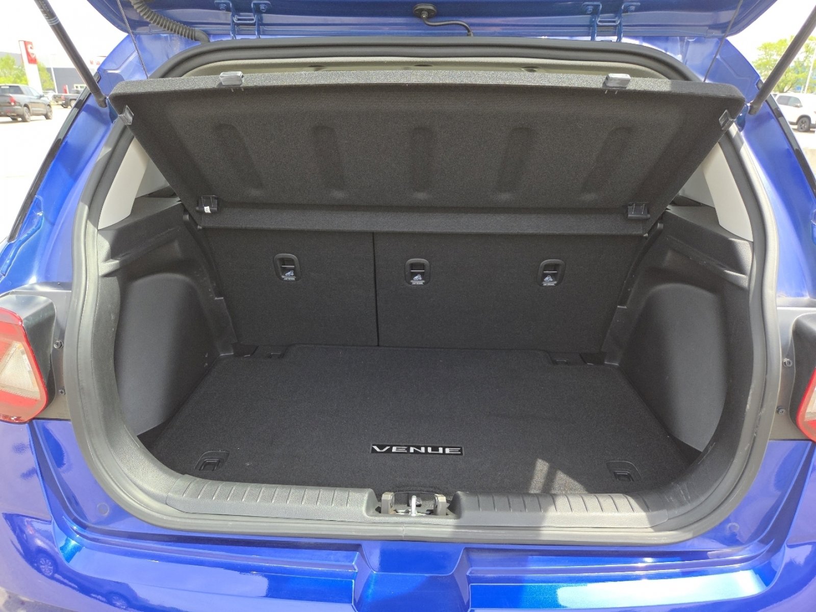 Used 2023 Hyundai Venue Limited FWD image 20