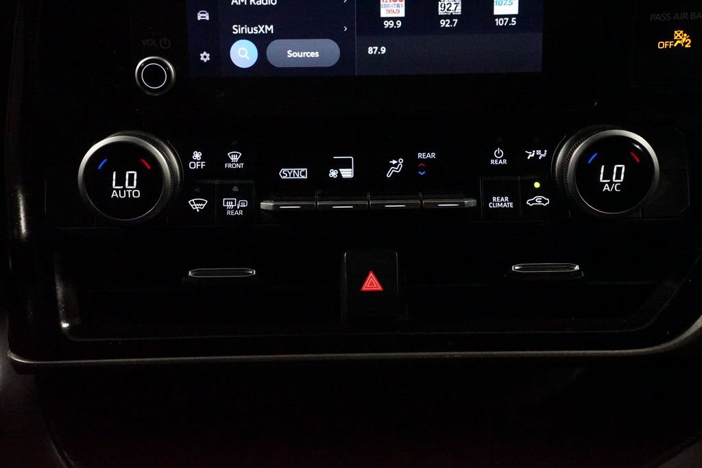 Used 2023 Toyota Highlander L FWD image 20