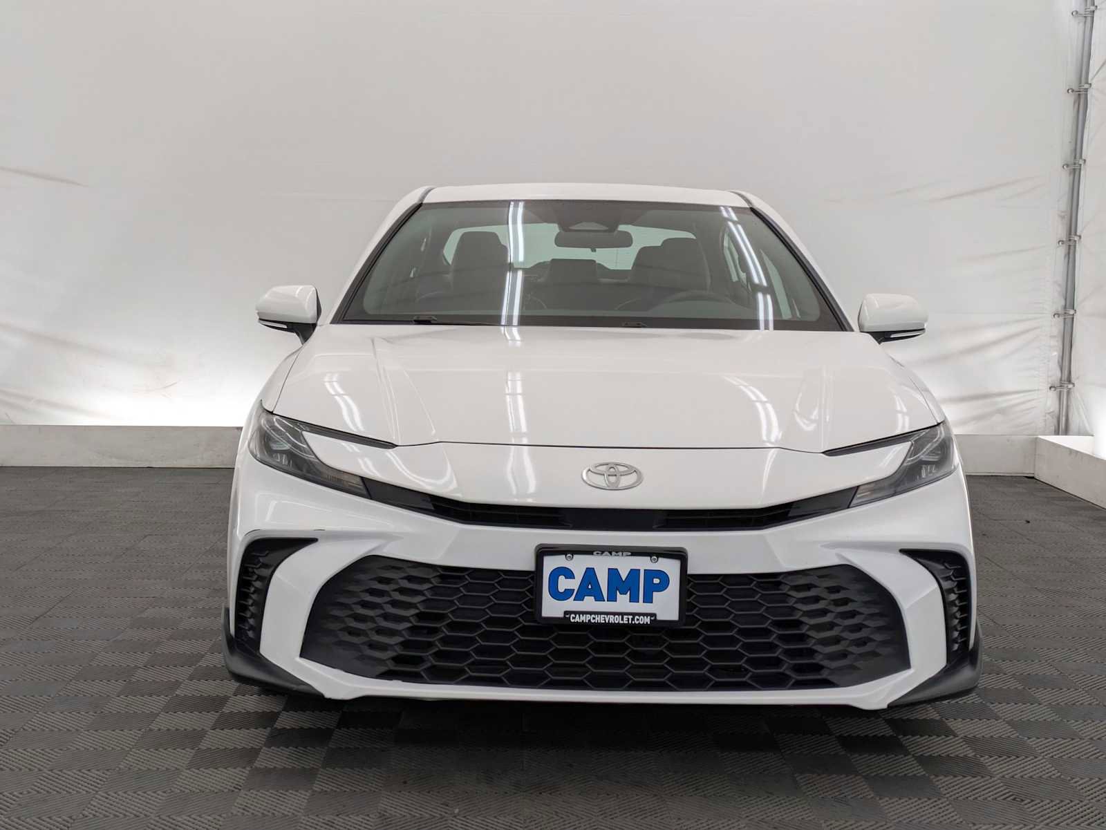Used 2025 Toyota Camry SE image 9