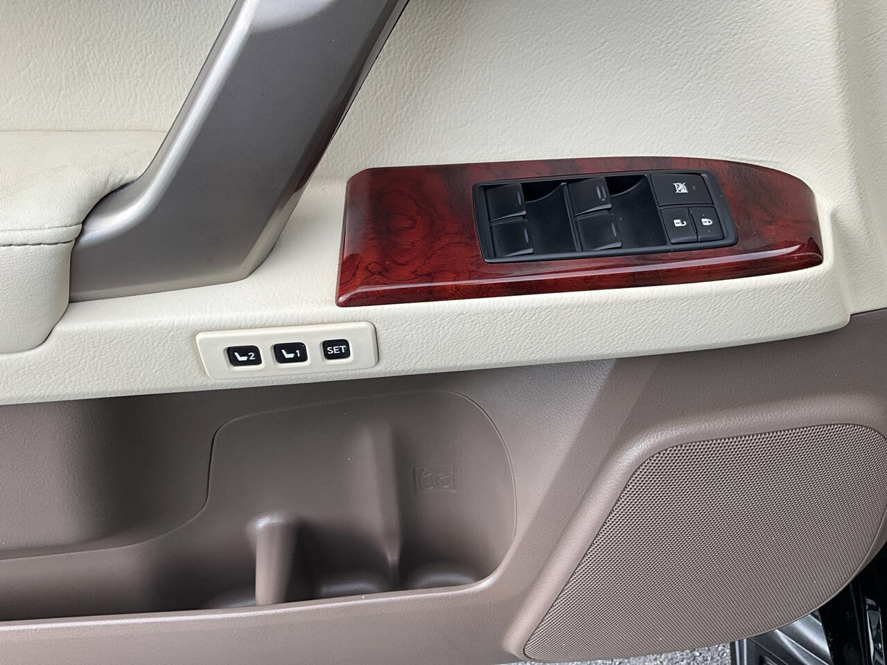 Used 2011 Lexus GX 460 Premium image 30