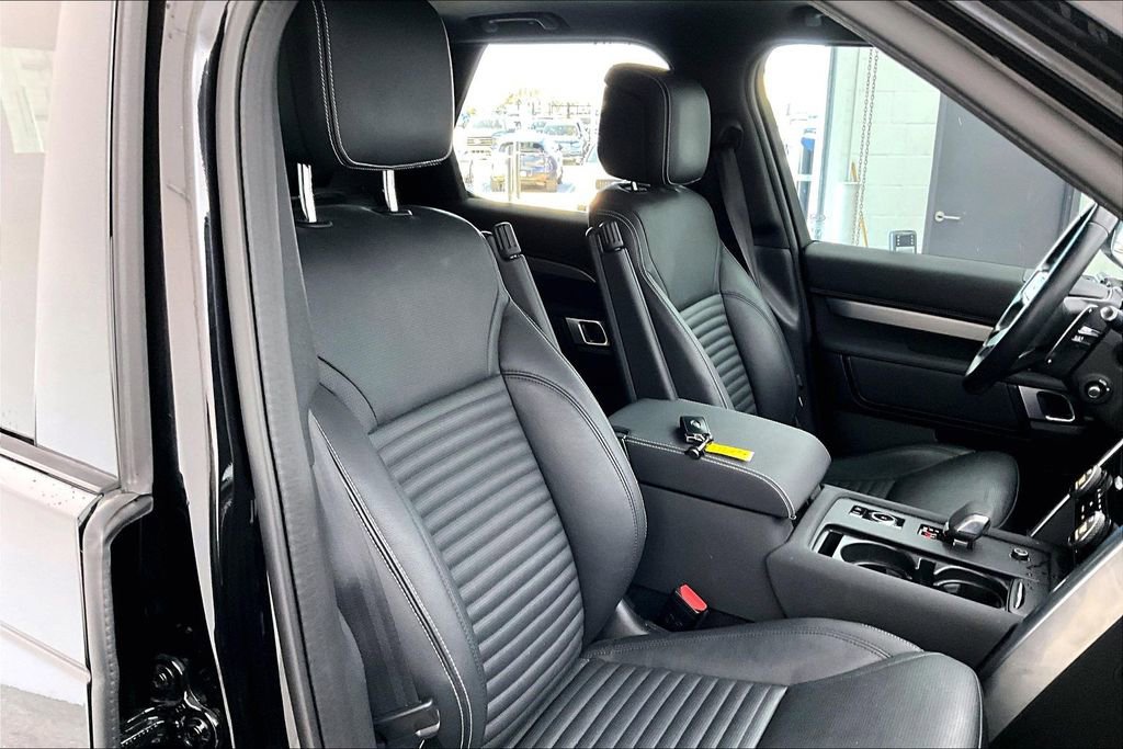 Used 2022 Land Rover Discovery S R-Dynamic image 10