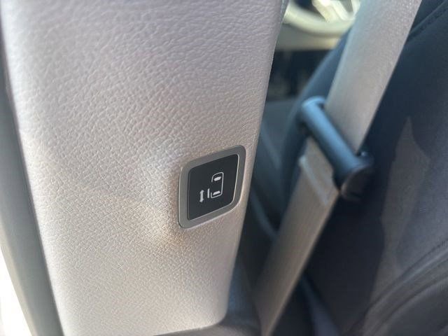 Used 2023 Chrysler Voyager LX image 30