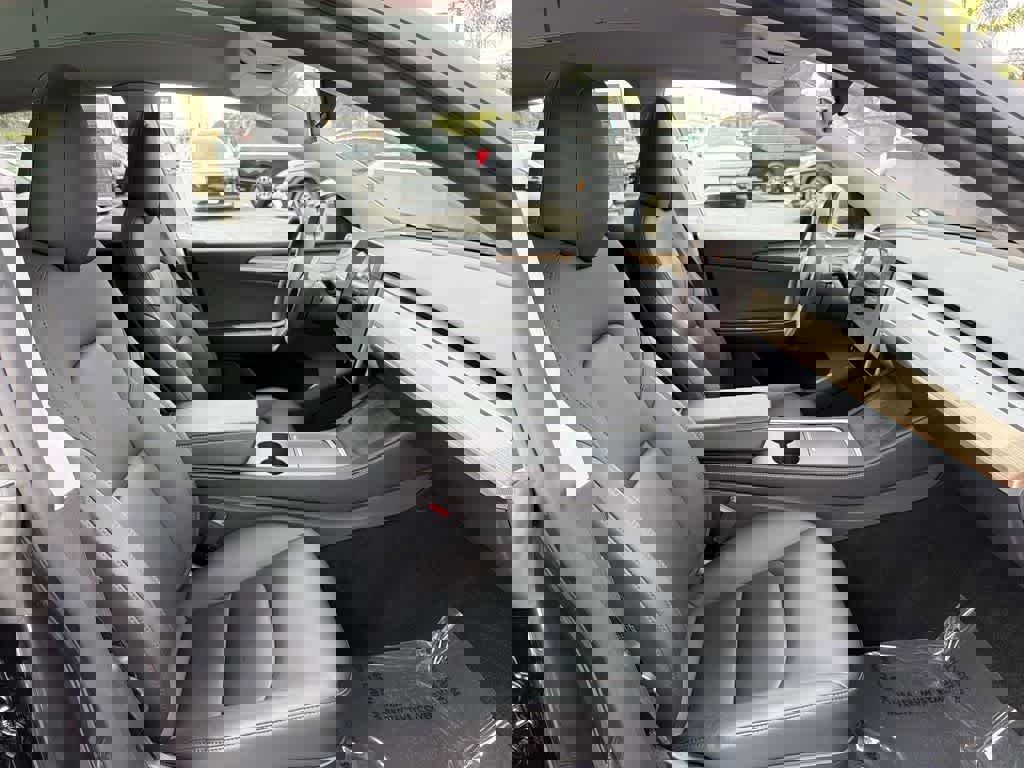 Used 2024 Tesla Model Y Long Range AWD/4WD image 40