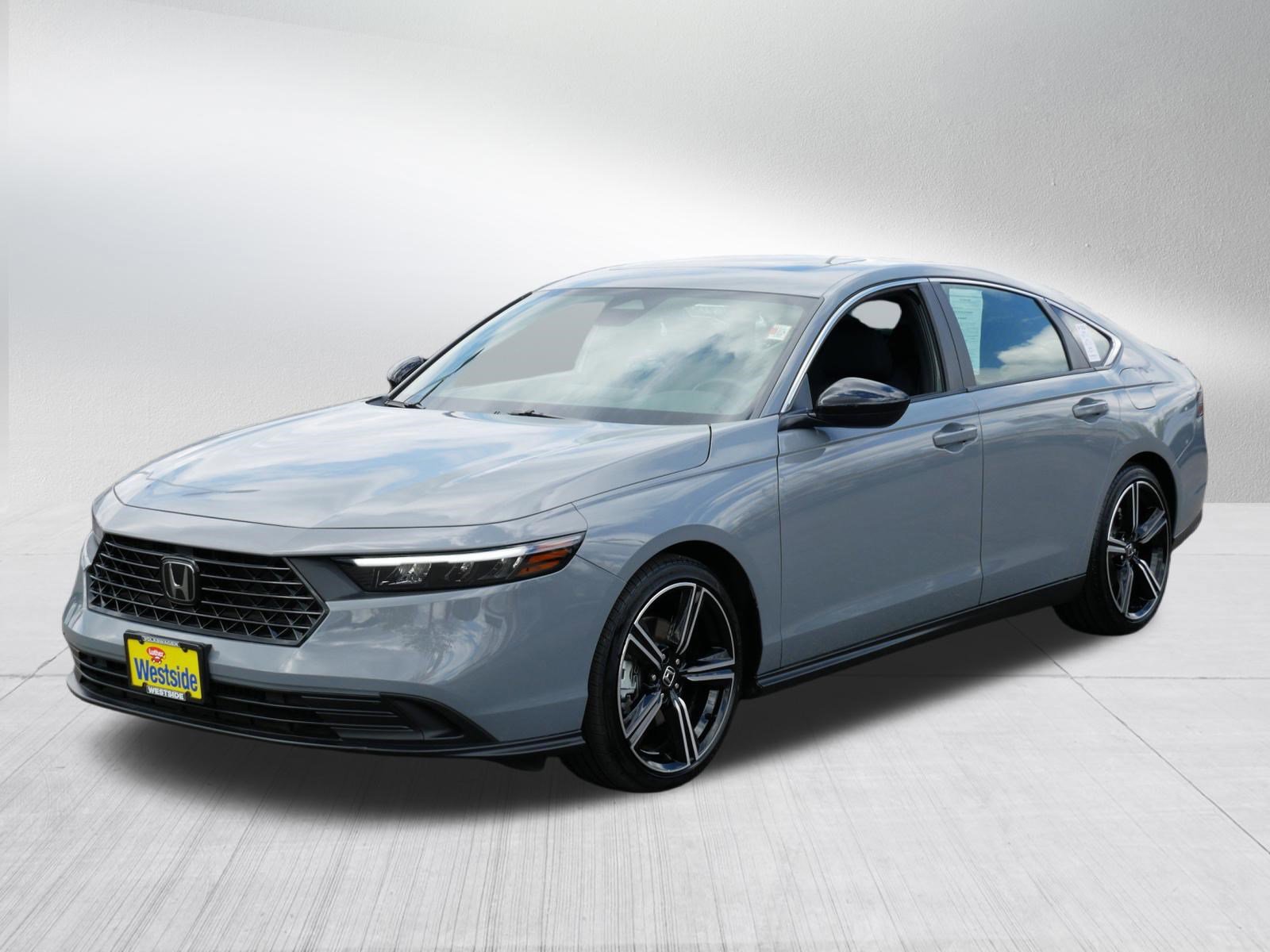 Used 2025 Honda Accord Sport image 3