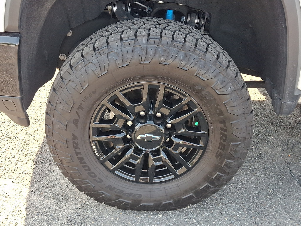 Used 2025 Chevrolet Silverado 2500 ZR2 w/ Technology Package AWD/4WD image 29