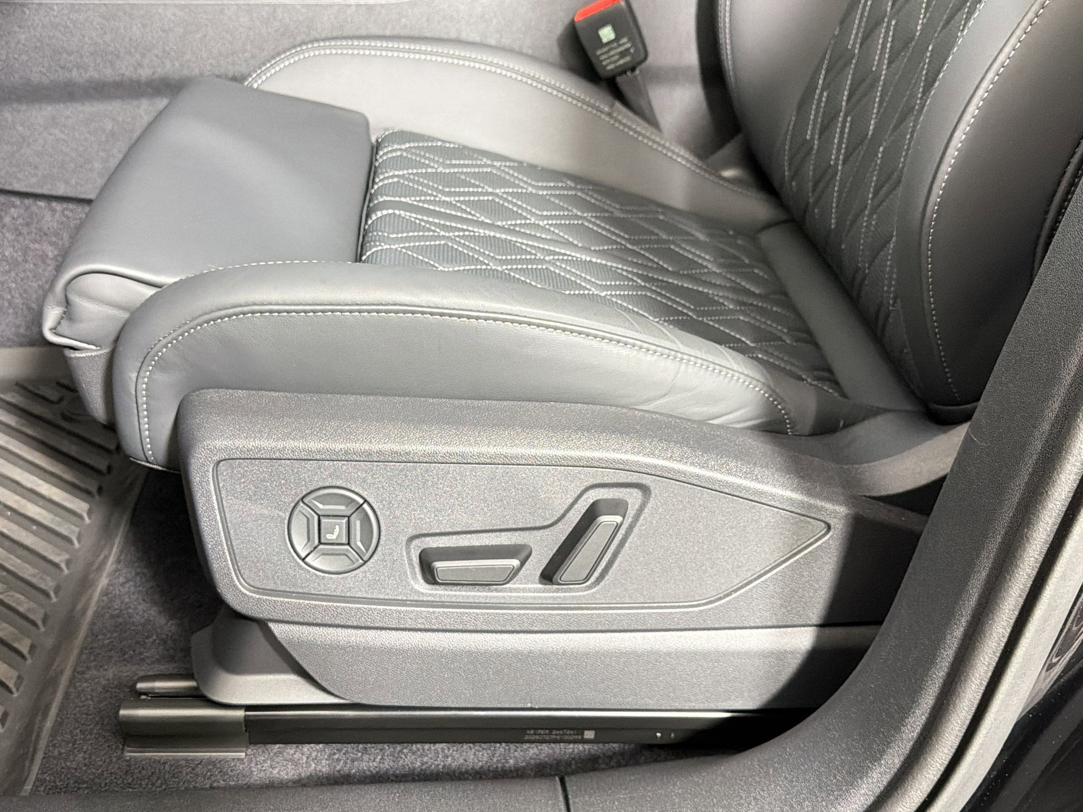 Certified 2025 Audi SQ5 Prestige w/ Prestige Package image 11