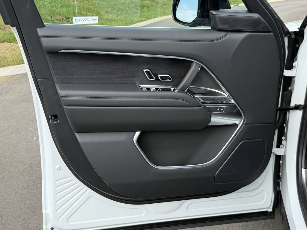 New 2025 Land Rover Range Rover SE image 14