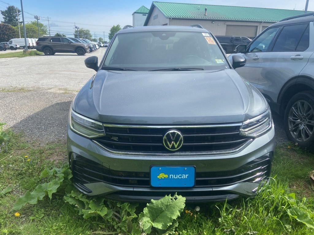 Used 2024 Volkswagen Tiguan SE R-Line AWD/4WD image 2