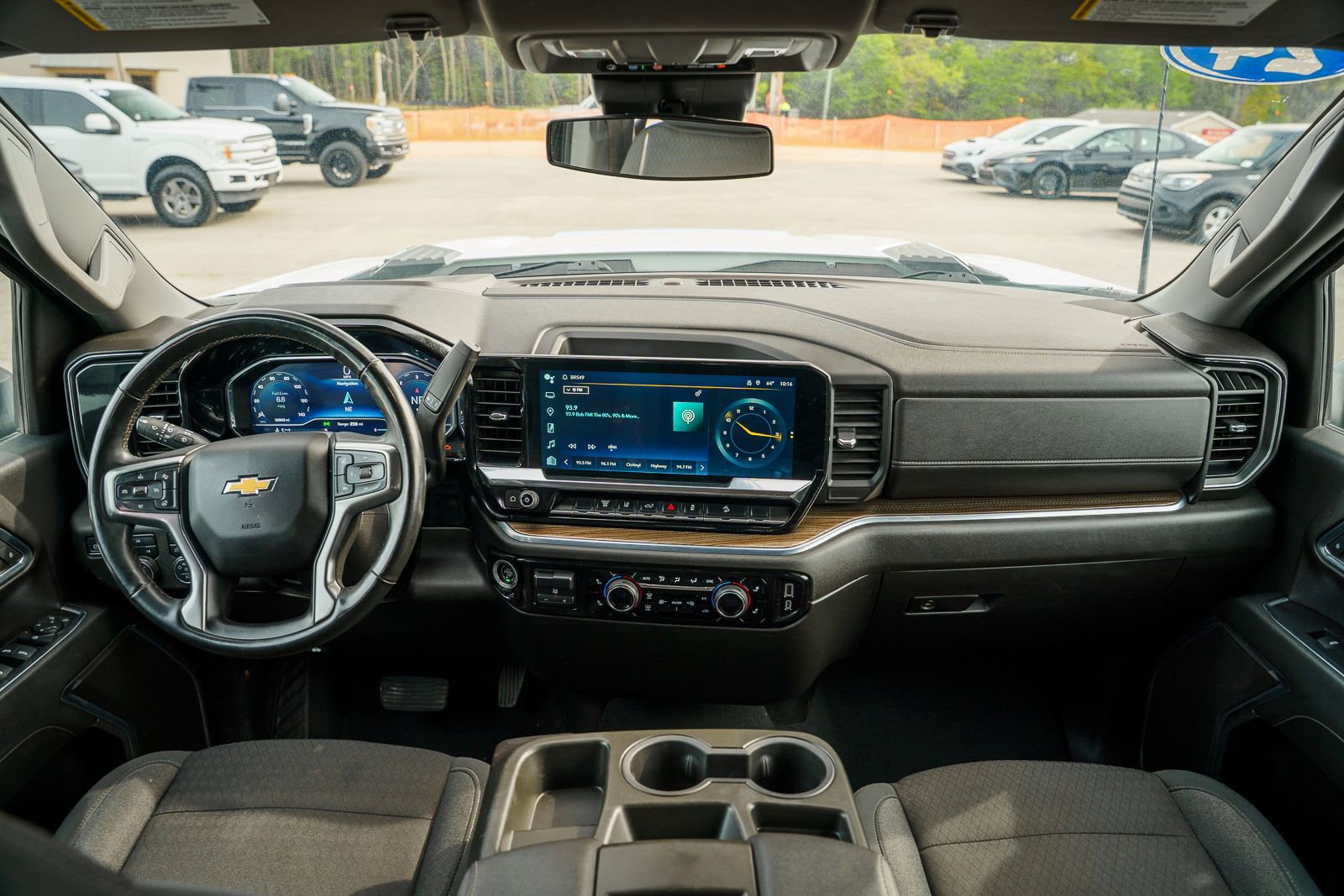 Used 2024 Chevrolet Silverado 2500 LT image 27