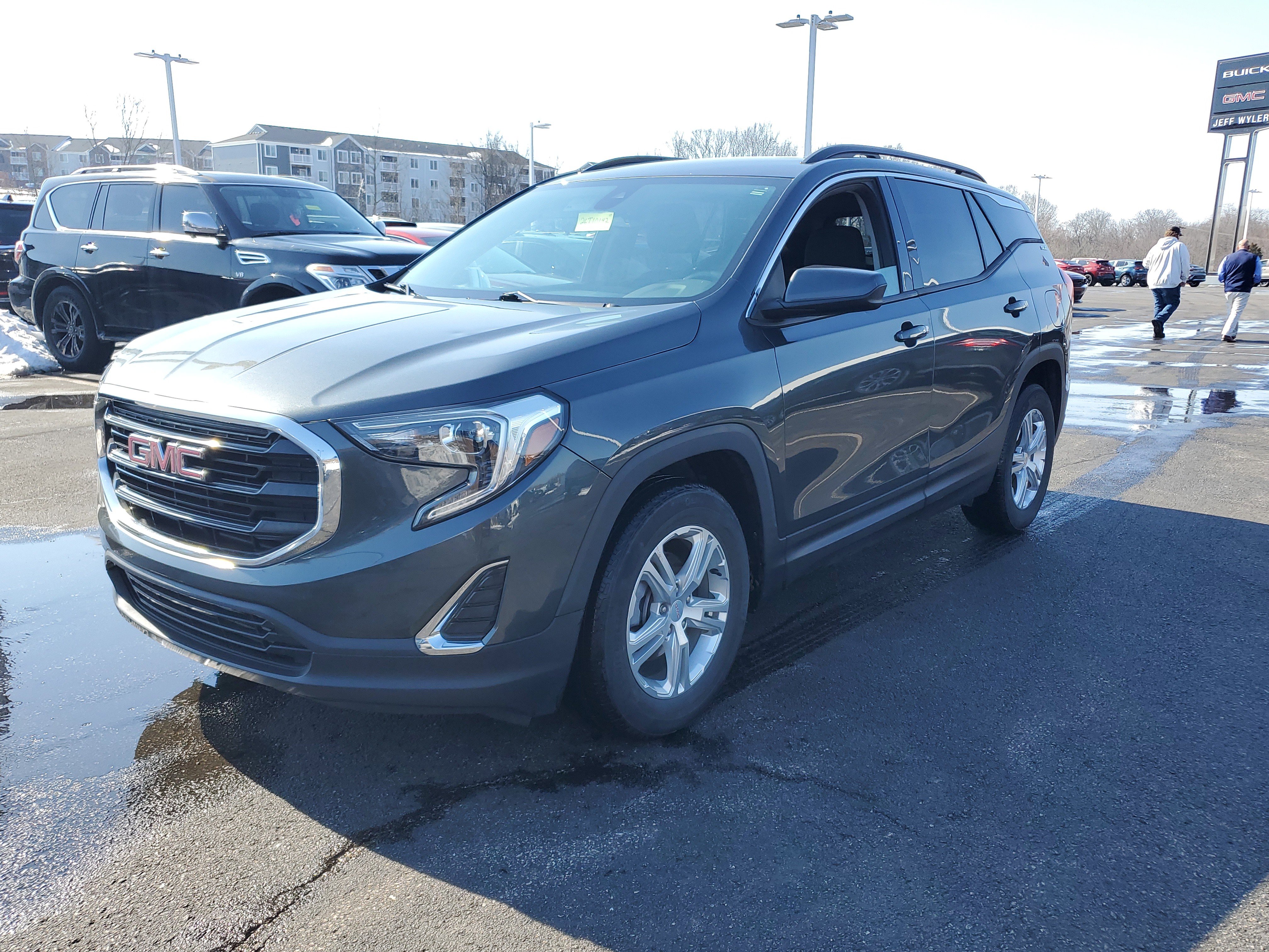 Used 2020 GMC Terrain SLE w/ Driver Convenience Package image 9