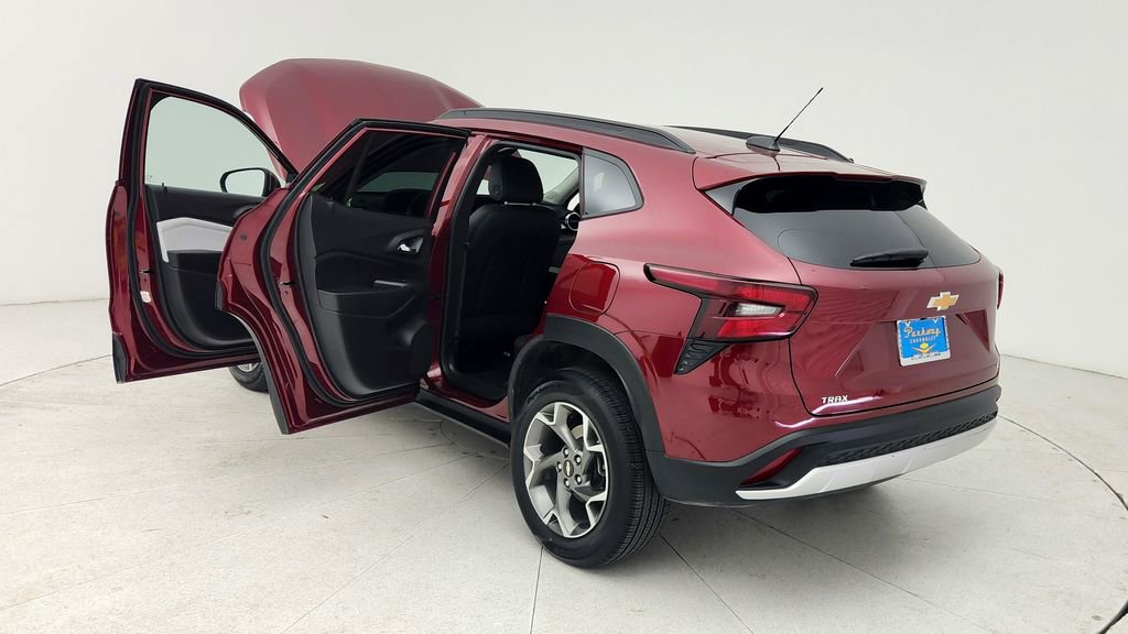 Certified 2025 Chevrolet Trax LT w/ LT Convenience Package image 12