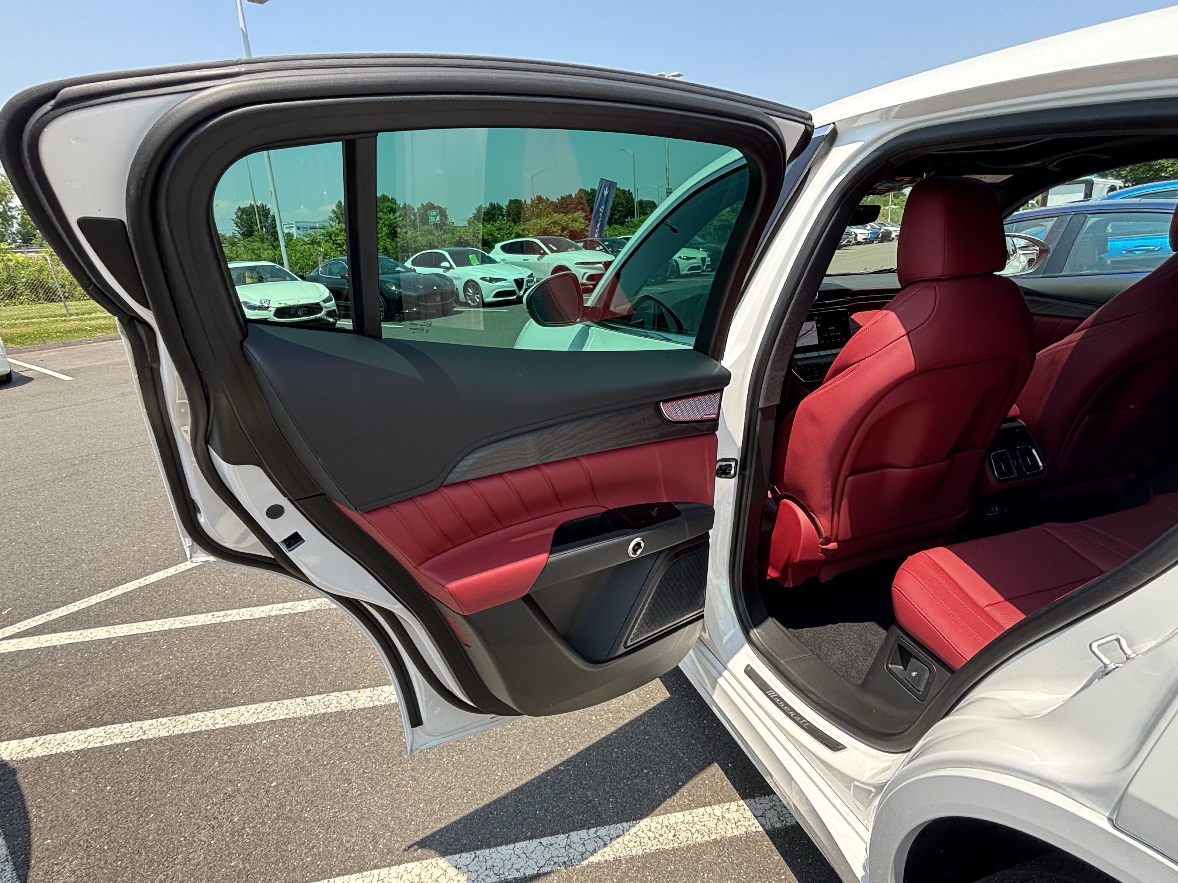 Used 2025 Maserati Grecale Folgore AWD/4WD image 42