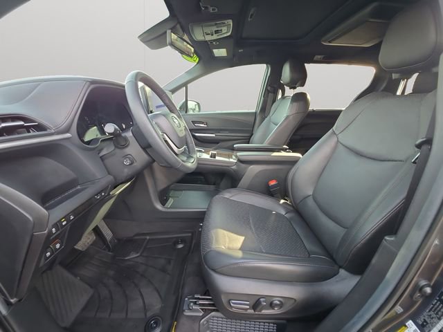 Used 2025 Toyota Sienna Limited image 10
