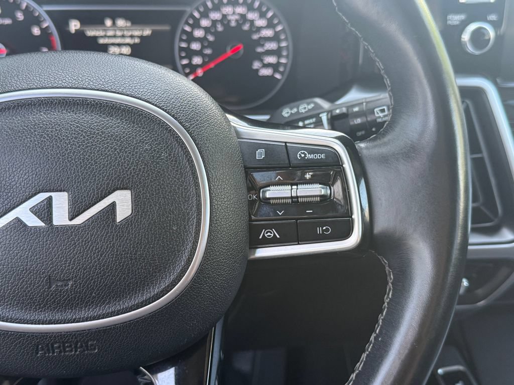 Used 2022 Kia Sorento LX AWD/4WD image 29