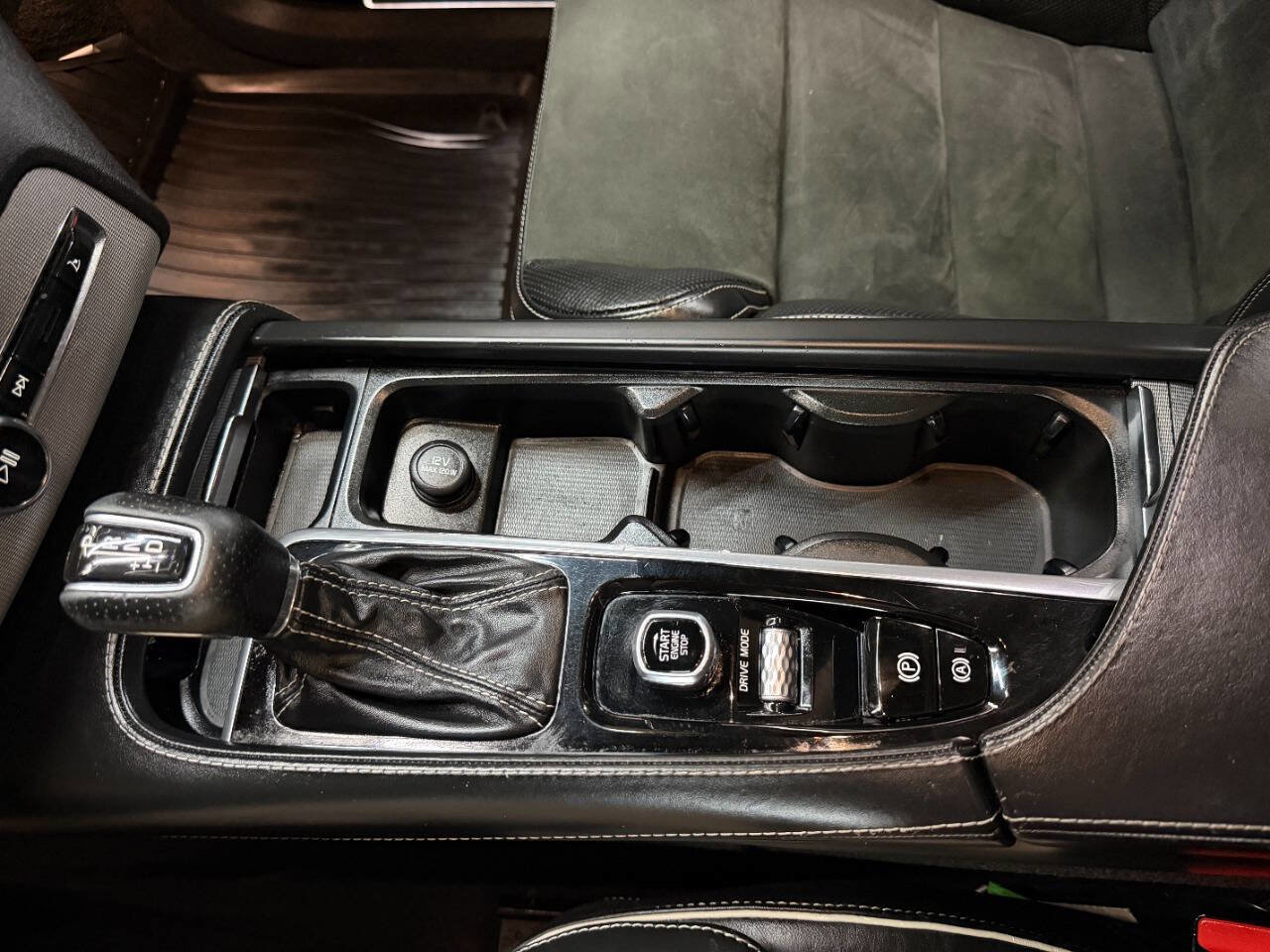 Used 2019 Volvo XC90 T6 R-Design w/ Protection Package Premier image 54