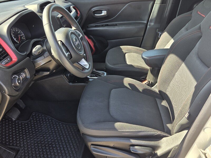 Certified 2023 Jeep Renegade Trailhawk AWD/4WD image 10