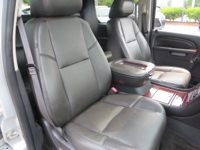 Used 2013 Cadillac Escalade EXT Luxury AWD/4WD image 38