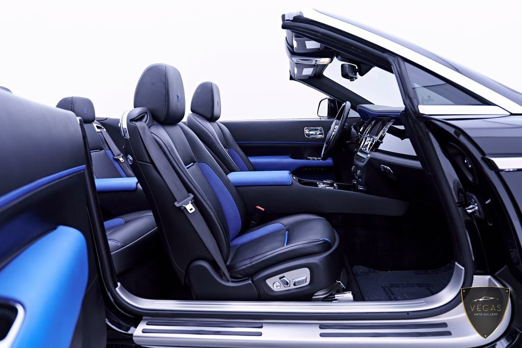 Used 2019 Rolls-Royce Dawn RWD image 39