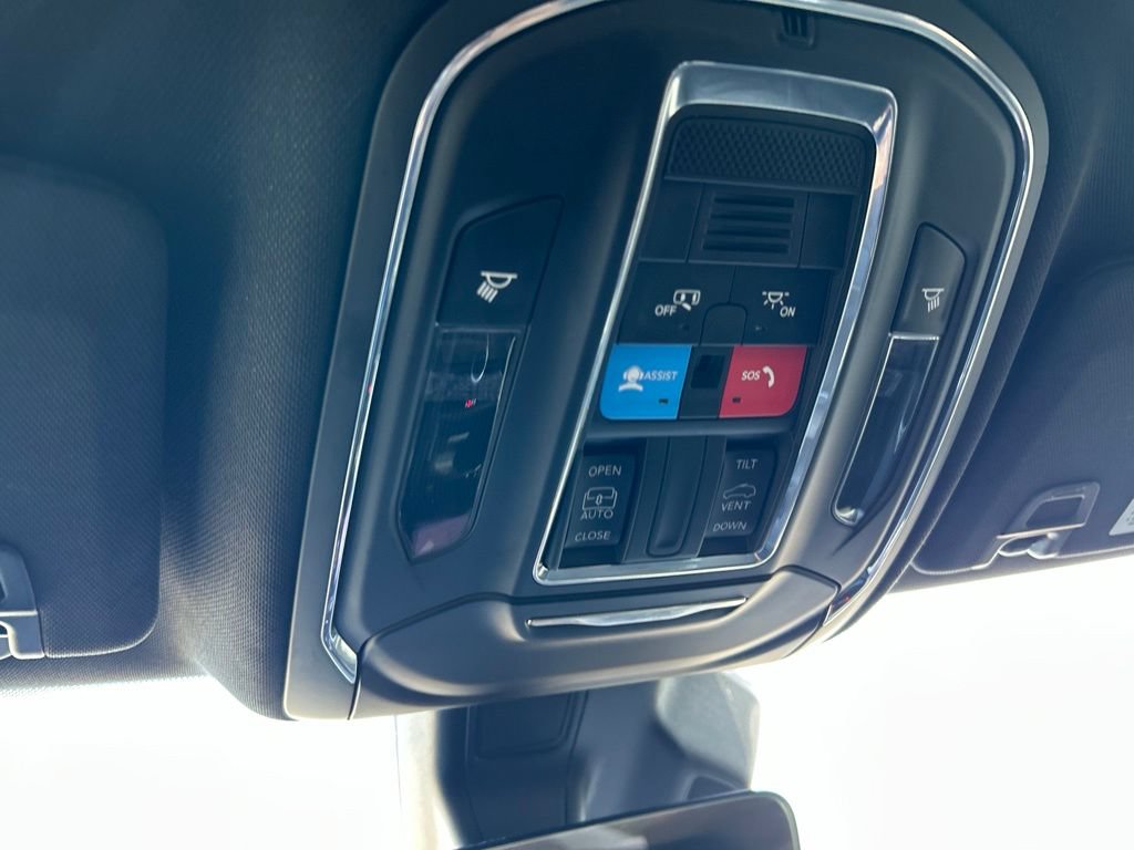 Used 2025 Jeep Grand Cherokee Laredo X AWD/4WD image 26