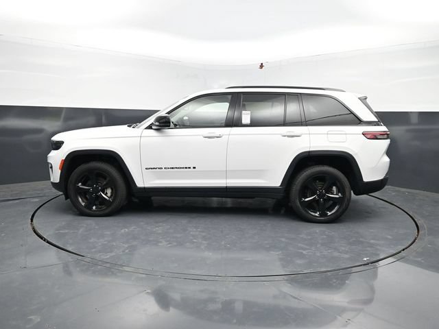 Used 2023 Jeep Grand Cherokee Limited w/ Black Appearance Package AWD/4WD image 5