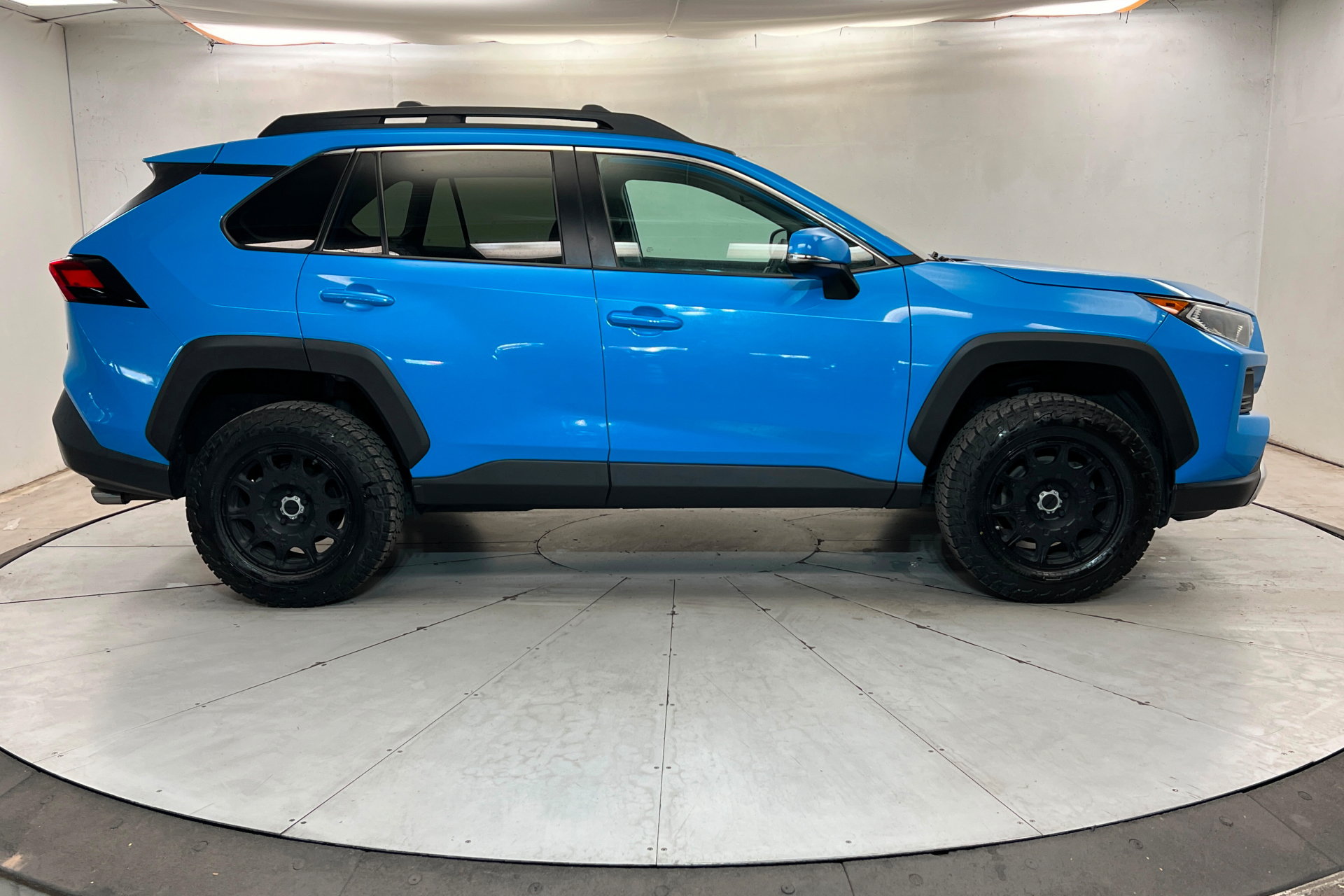 Used 2019 Toyota RAV4 Adventure w/ Cold Weather Package AWD/4WD image 6
