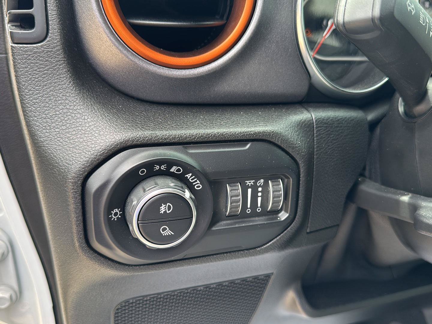 Used 2021 Jeep Gladiator Mojave AWD/4WD image 13