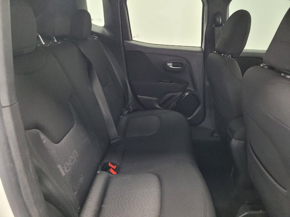 Used 2017 Jeep Renegade Latitude FWD image 19