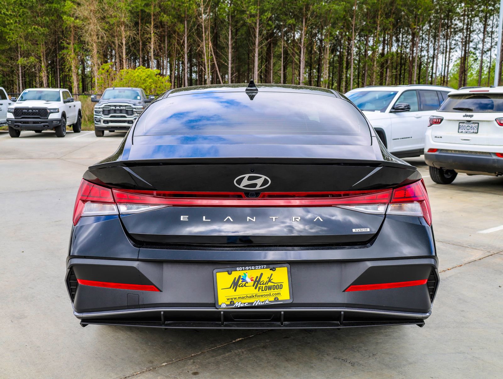 Used 2025 Hyundai Elantra SEL FWD image 4