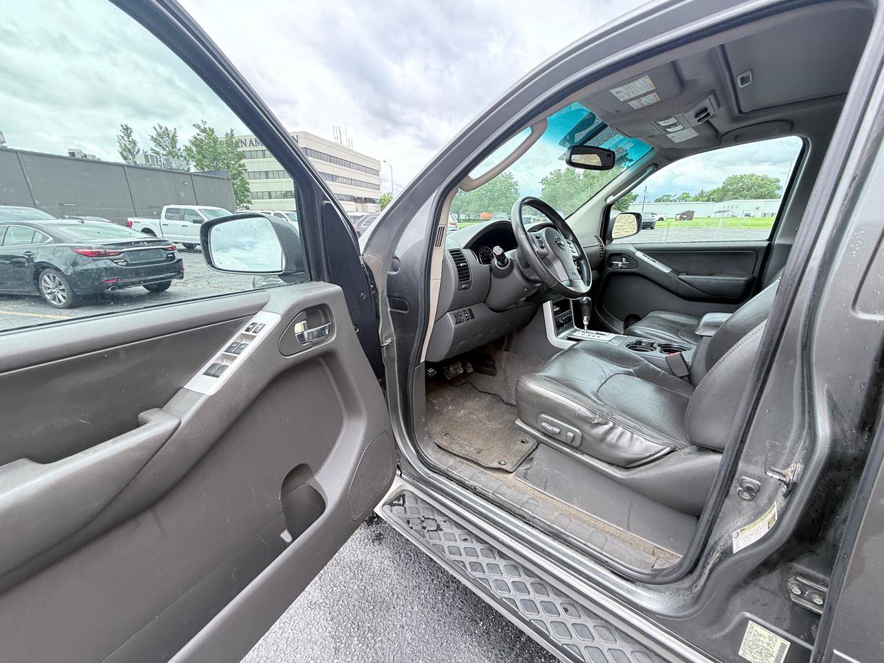 Used 2008 Nissan Pathfinder SE w/ Leather Pkg AWD/4WD image 9
