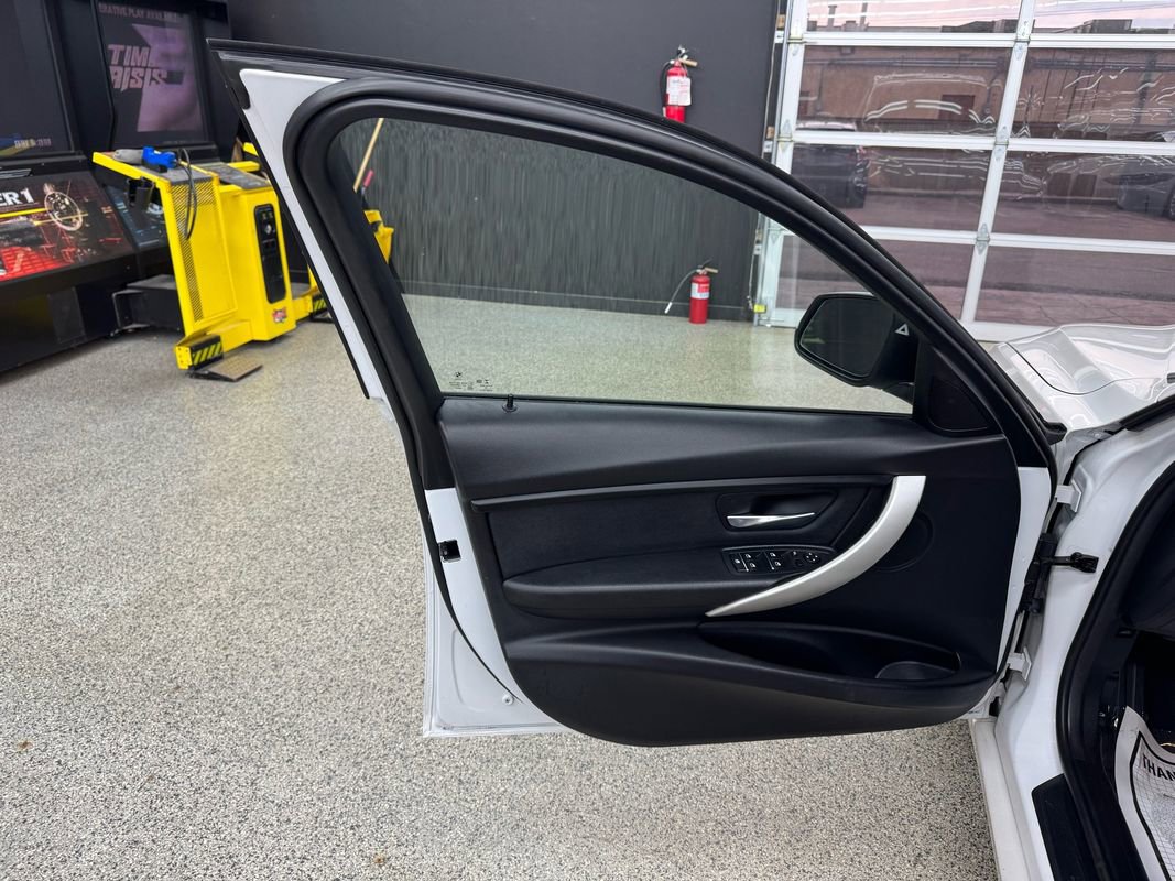 Used 2018 BMW 320i xDrive Sedan w/ Convenience Package image 9