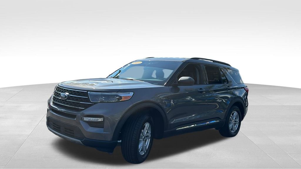 Used 2021 Ford Explorer XLT w/ Equipment Group 202A image 3
