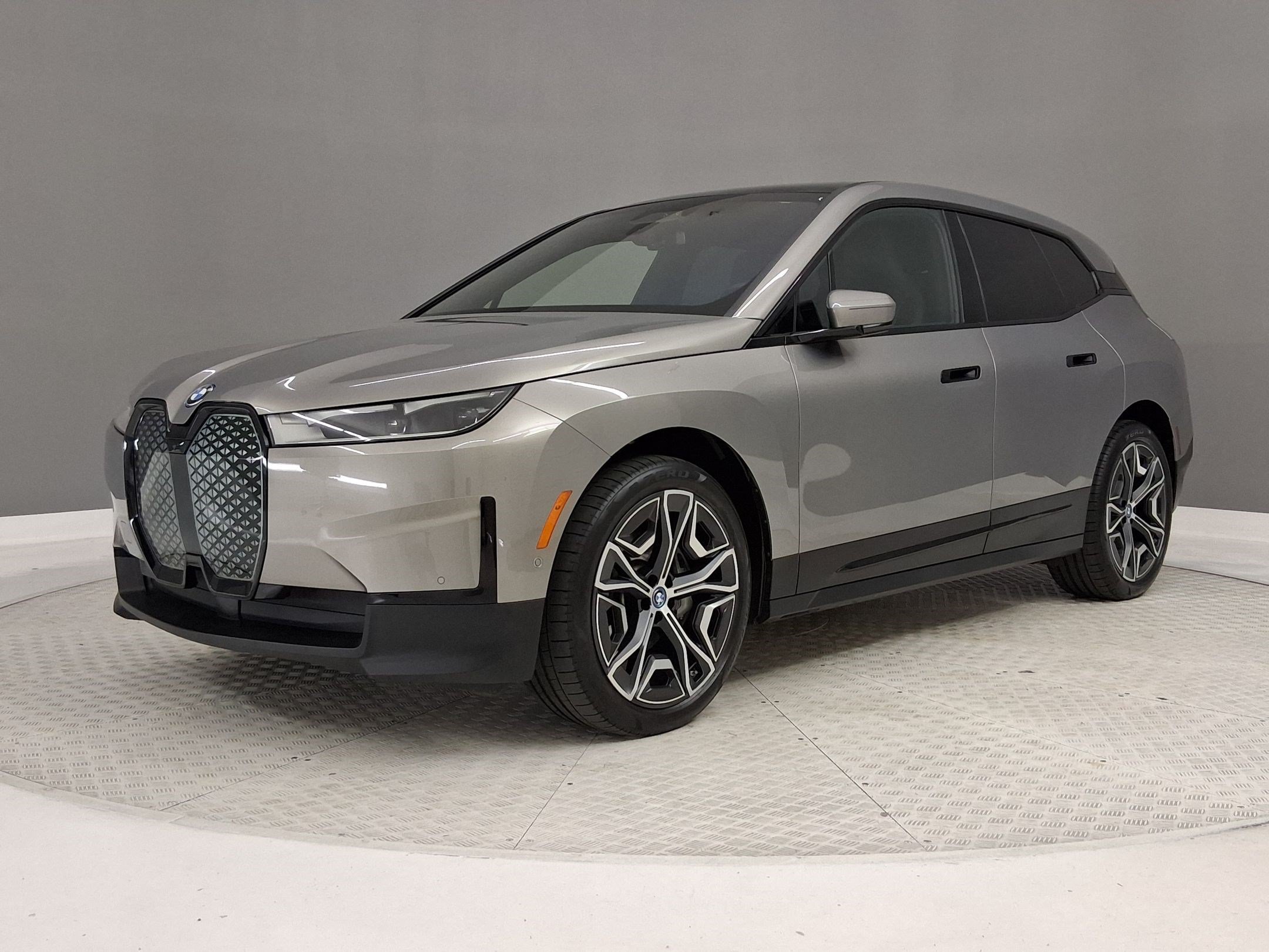 Used 2025 BMW iX xDrive50 w/ Premium Package AWD/4WD image 37
