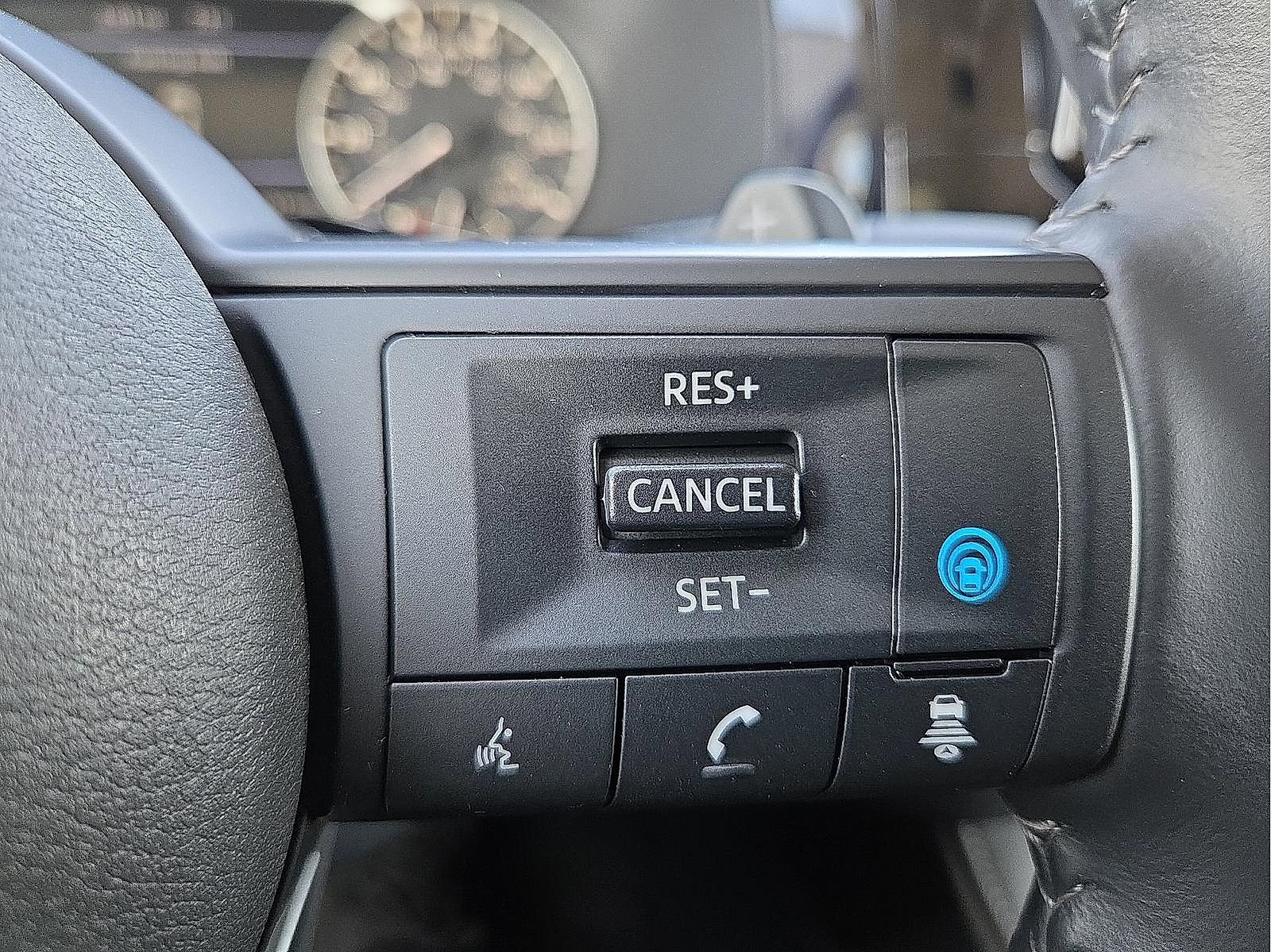 Used 2025 Nissan Pathfinder SV image 17