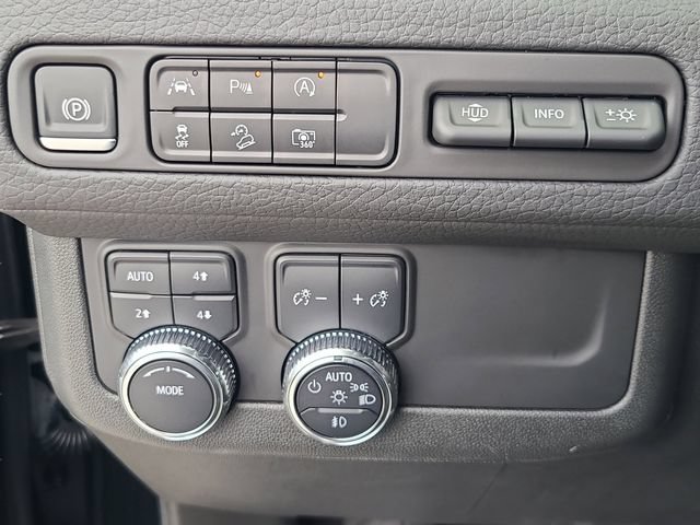 Used 2024 GMC Yukon XL Denali AWD/4WD image 23