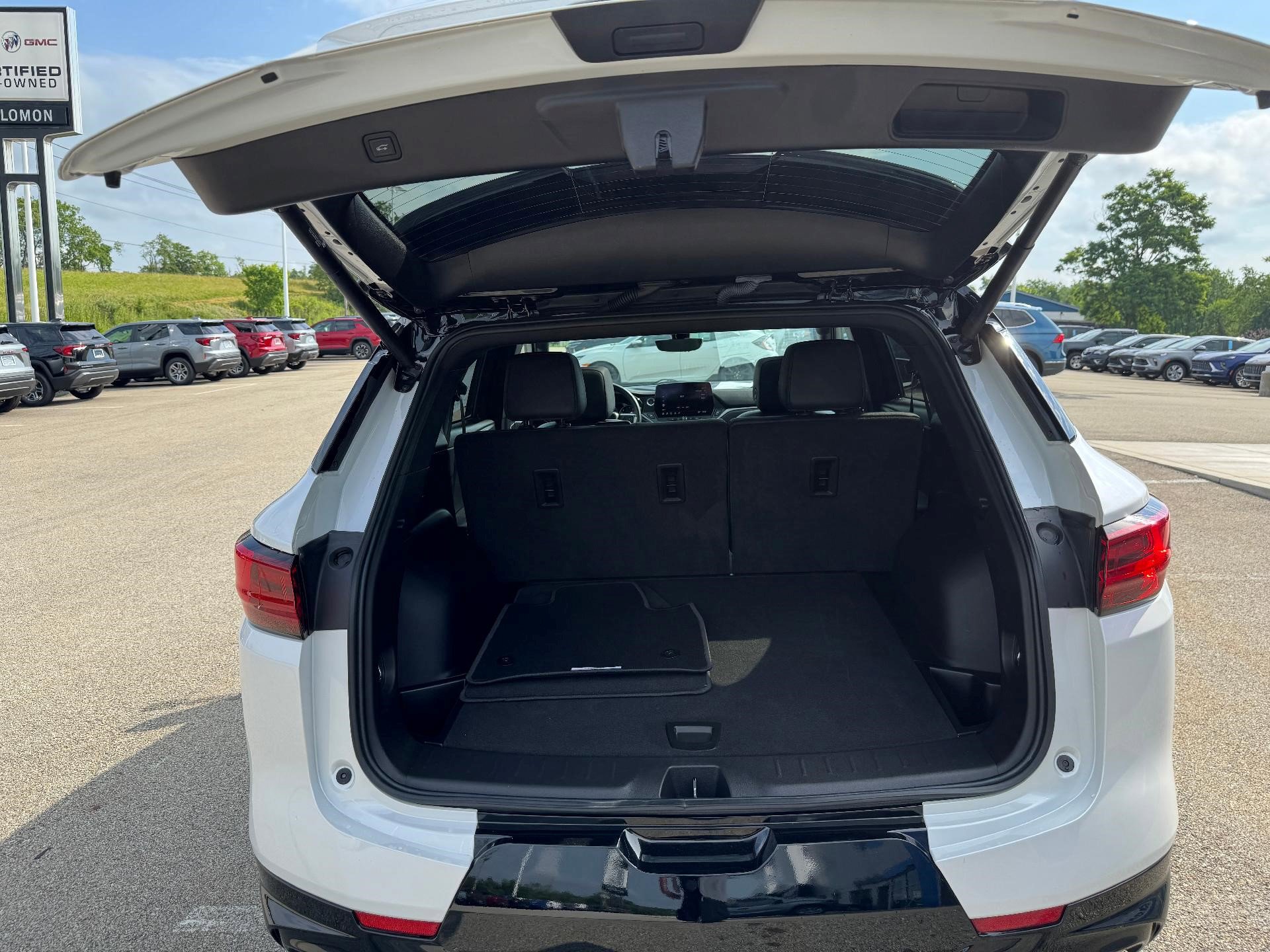 Certified 2023 Chevrolet Blazer RS w/ Driver Confidence II Package image 7