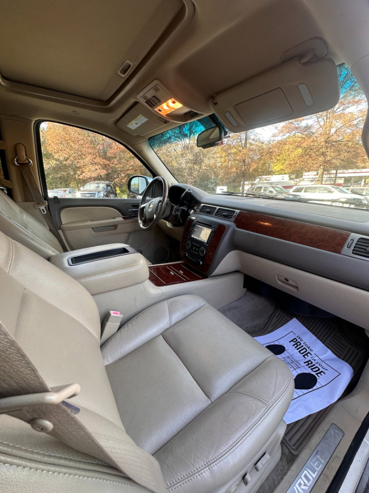 Used 2012 Chevrolet Suburban LTZ image 10