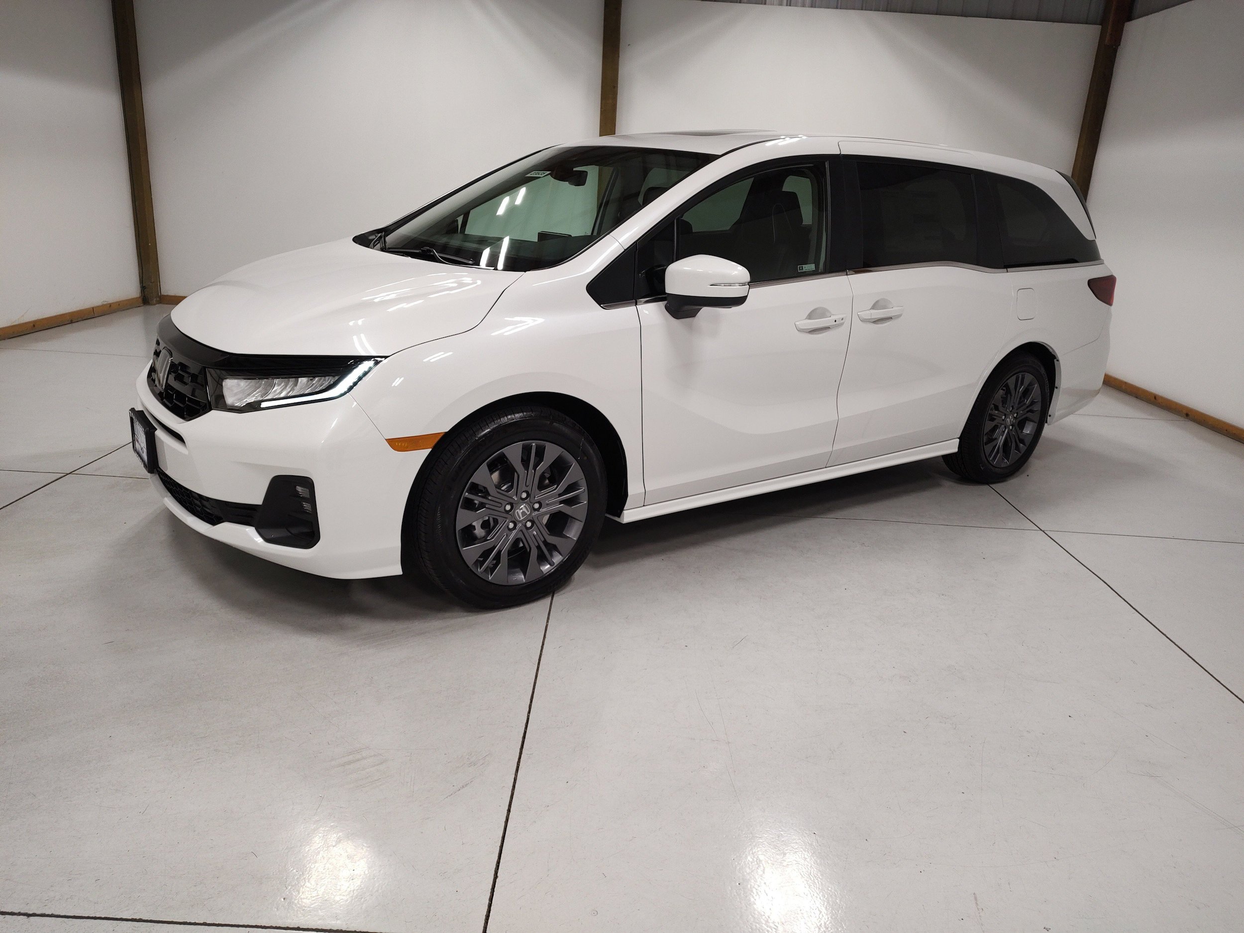 New 2026 Honda Odyssey Touring image 4