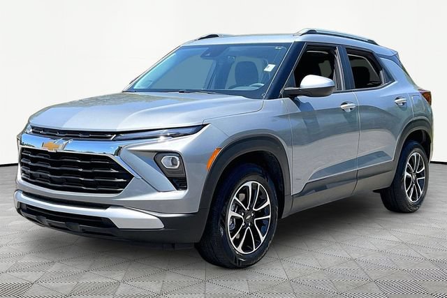 Used 2025 Chevrolet TrailBlazer LT AWD/4WD image 3