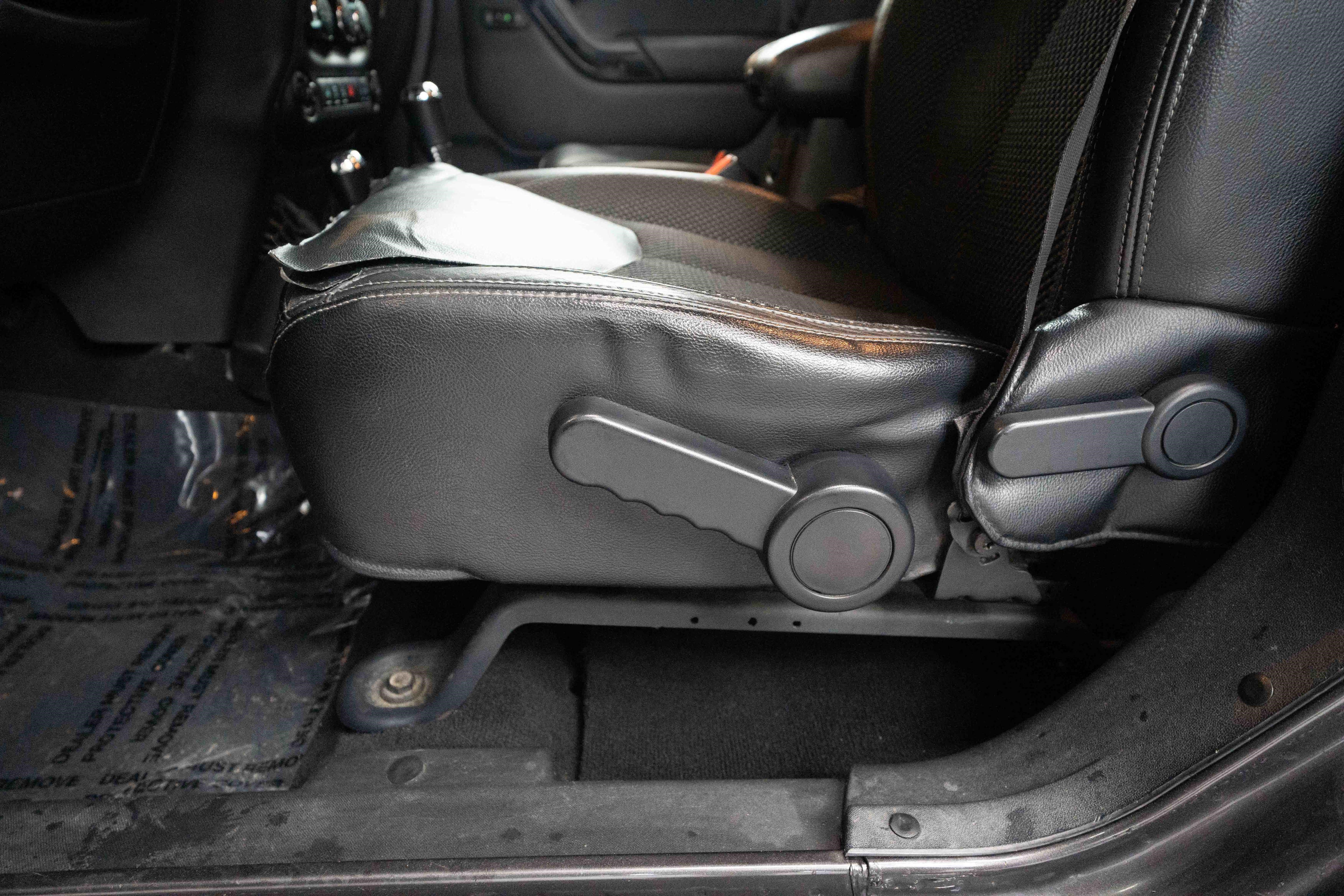 Used 2016 Jeep Wrangler Unlimited Sahara AWD/4WD image 12