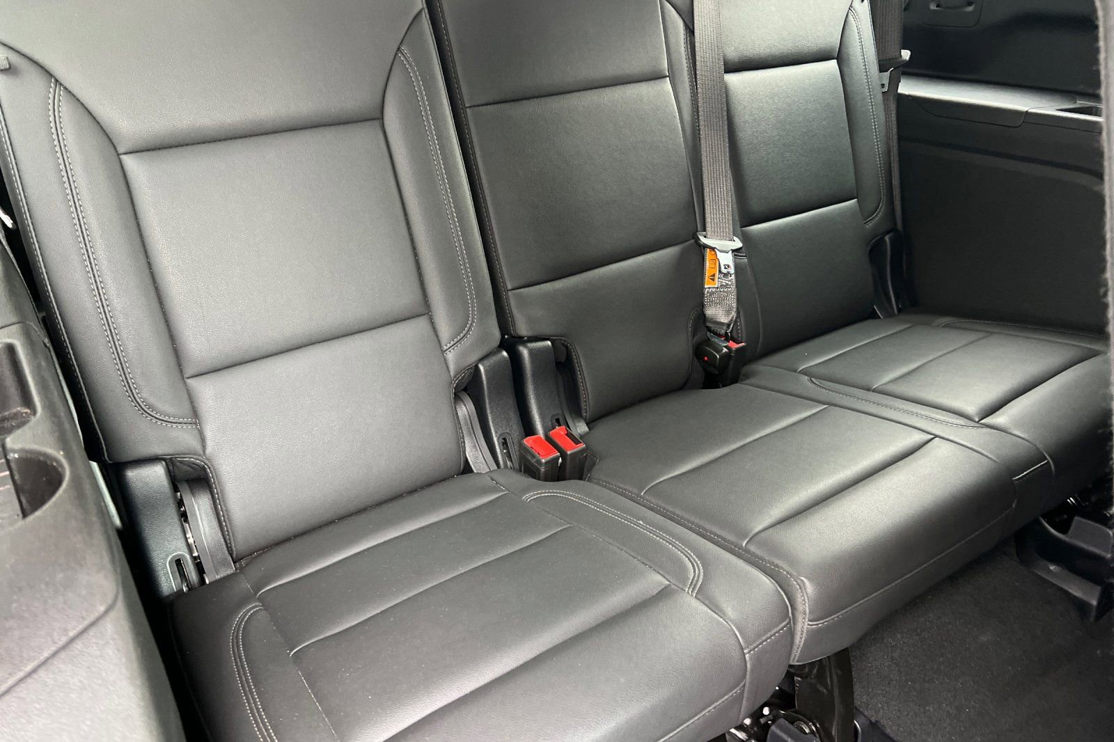 Used 2025 Chevrolet Suburban LT w/ Comfort Package image 18