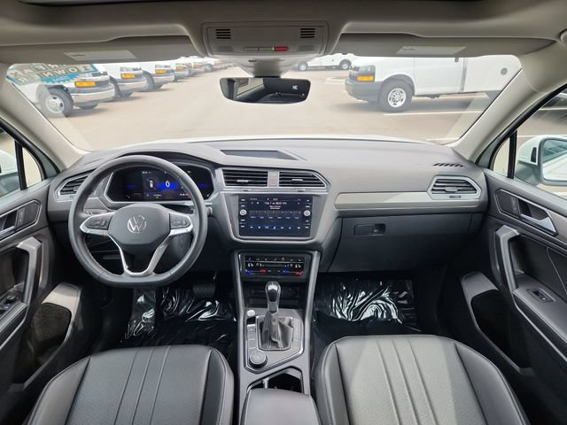 Used 2022 Volkswagen Tiguan SE w/ Panoramic Sunroof Package AWD/4WD image 36