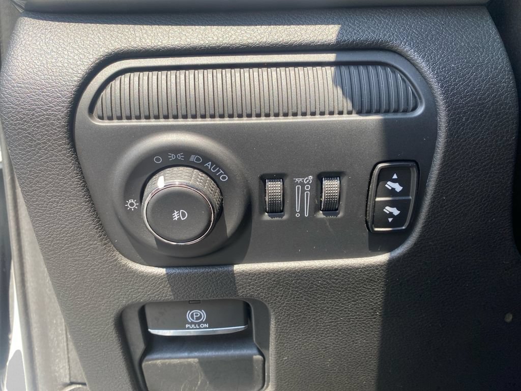 Used 2024 Jeep Wagoneer Series II w/ Flexible Seating Group RWD image 23
