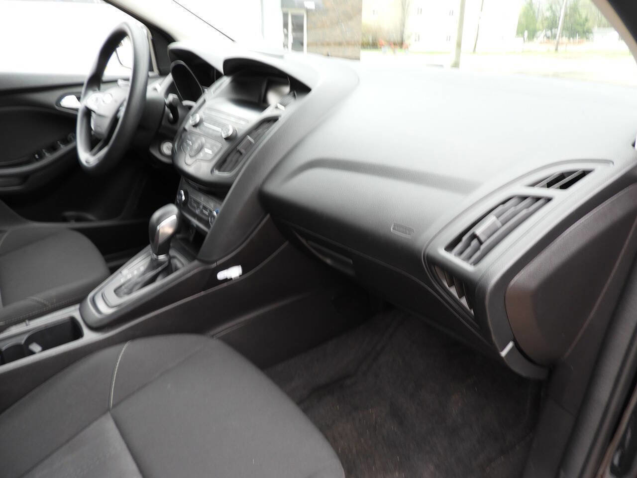 Used 2018 Ford Focus SE image 31