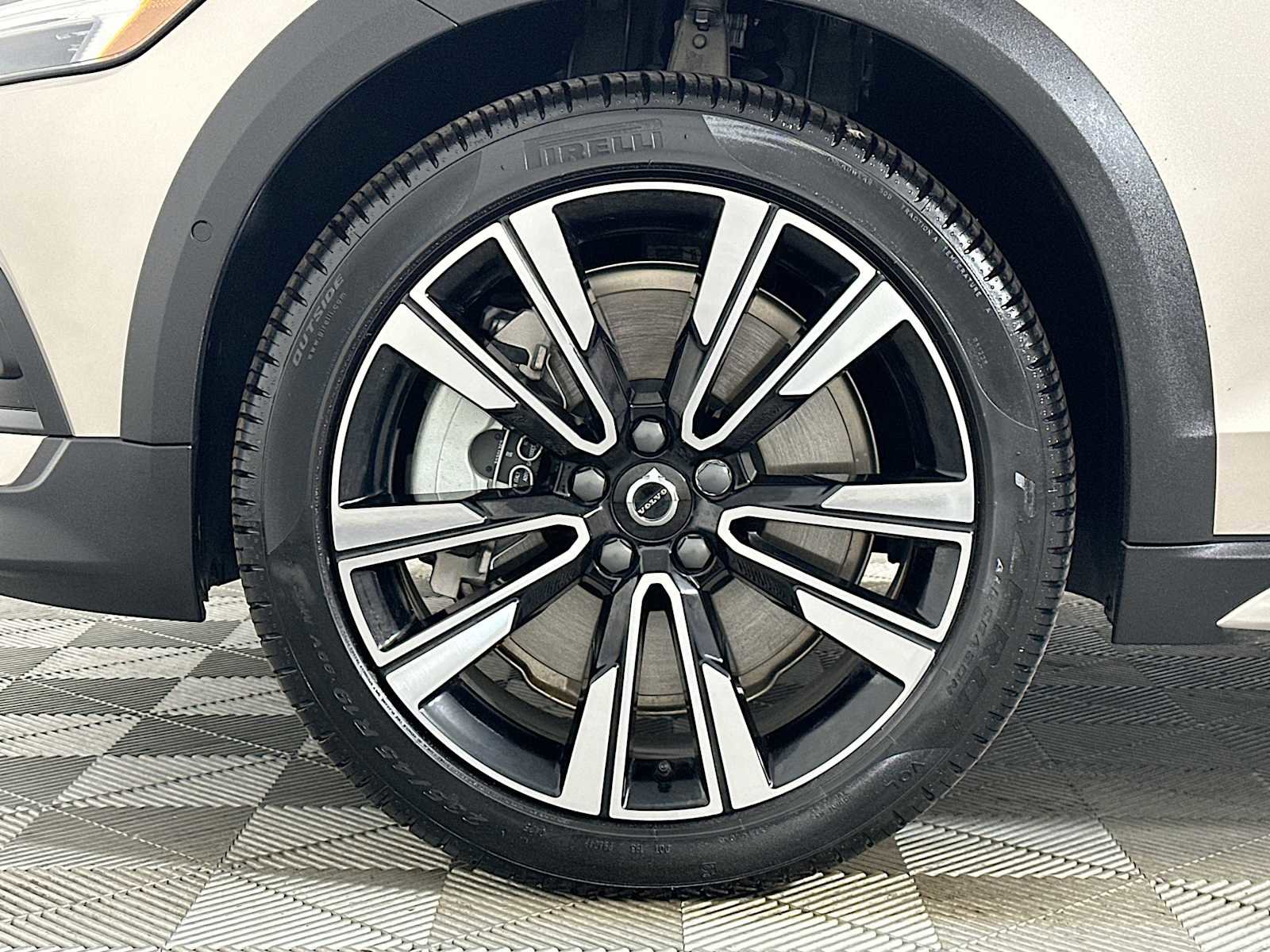 Used 2025 Volvo V60 B5 Cross Country Ultra w/ Protection Package Premier image 30