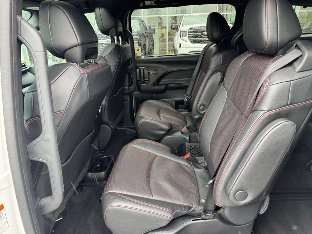Used 2025 Toyota Sienna XSE w/ XSE Premium Package image 49